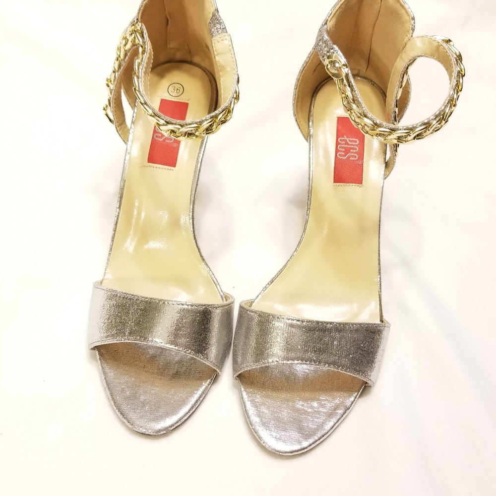 Women sandals